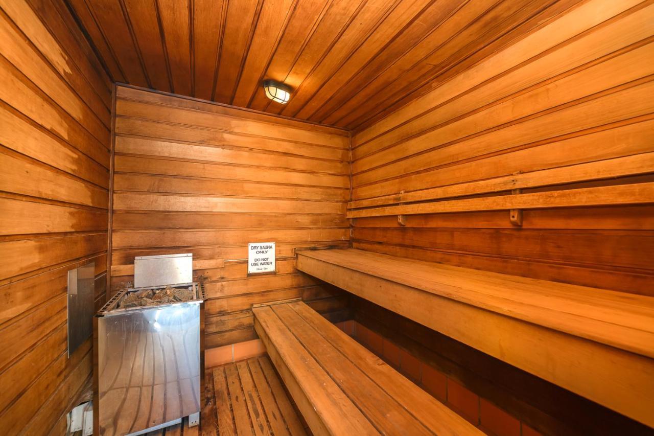Victoria Square Apartments Gold Coast Extérieur photo